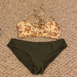 Super cute bathing suit set